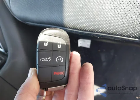 2019 Chrysler 300 Limited z USA, uszkodzony, nr VIN 2C3CCAEG9KH631199